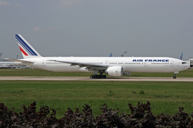 BOEING 777-300 (F-GSQT)