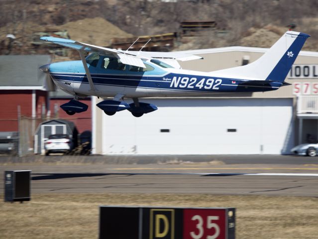 Cessna 152 (N92492) - Perfect landing runway 35.