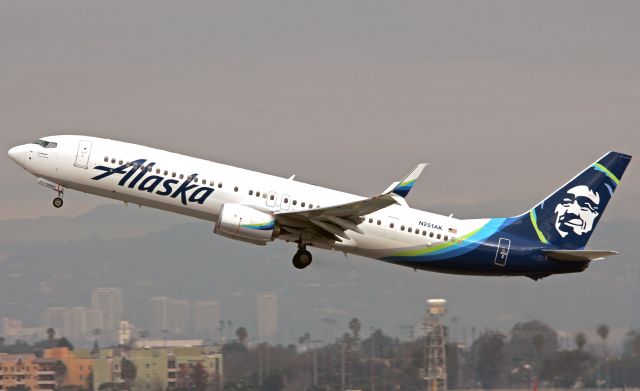 Boeing 737-900 (N251AK)