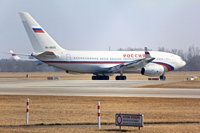 Ilyushin Il-96 (RA-96019)