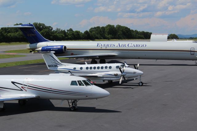 Beechcraft Super King Air 350 (N100BE) - Parked br /Owned By: Bemis Manufacturing Co