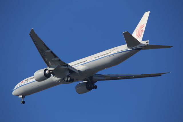 BOEING 777-300ER (B-2090)