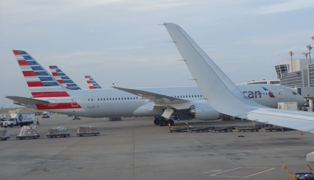 Boeing 787-9 Dreamliner (N827AN)