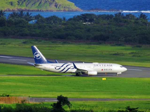 Boeing 737-800 (N381DN)