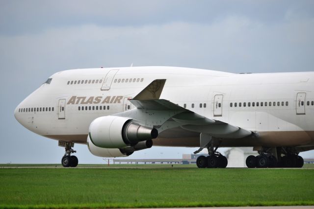 Boeing 747-400 (N322SG)