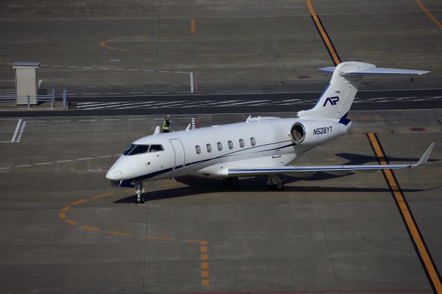 Bombardier Challenger 300 (N528YT)