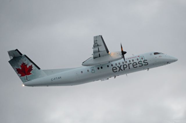 de Havilland Dash 8-300 (C-FTAK)