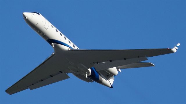 Gulfstream Aerospace Gulfstream V (N10XG) - 20150223-162850.jpg