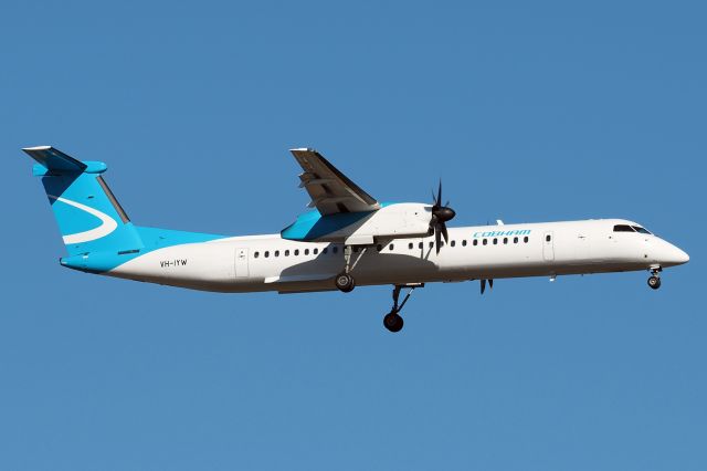 de Havilland Dash 8-400 (VH-IYW) - Bombardier DHC-8 Dash 8 cn 4224. Cobham Aviation Services VH-IYW final rwy 21 YPPH 28 Dcember 2022