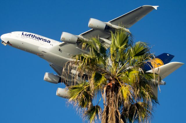 Airbus A380-800 (D-AIMK)