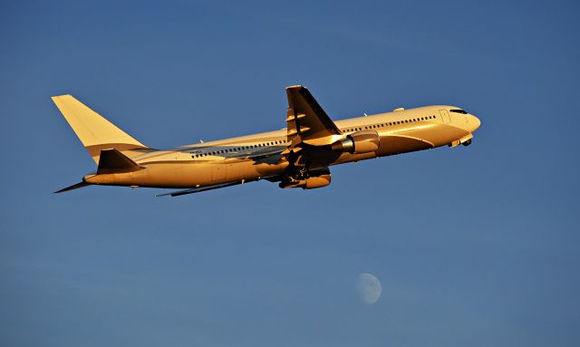 BOEING 767-300 (P4-MES)