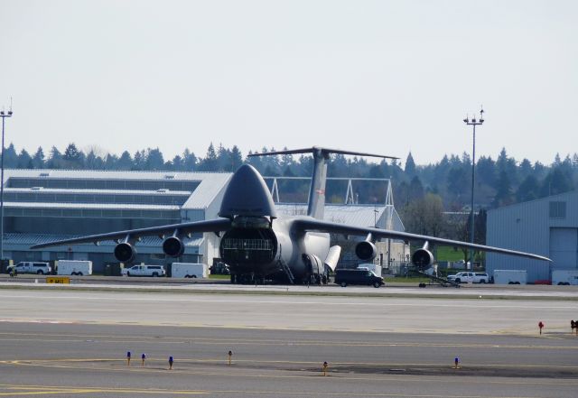 Lockheed C-5 Galaxy (N00460)