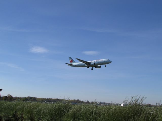 Airbus A320 (C-FDSU)