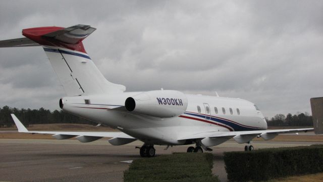 Bombardier Challenger 300 (N300KH)