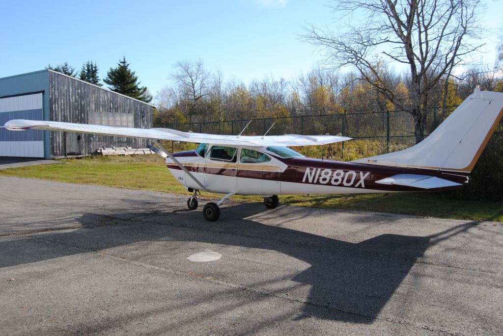 Cessna Skylane (N1880X)