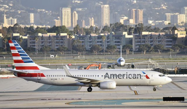 Boeing 737-800 (N933NN) - Taxiing to gate at LAX