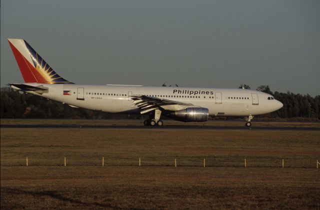 Airbus A300F4-200 (RP-C3003) - Departure at Narita Intl Airport Rwy16 on 1990/12/03