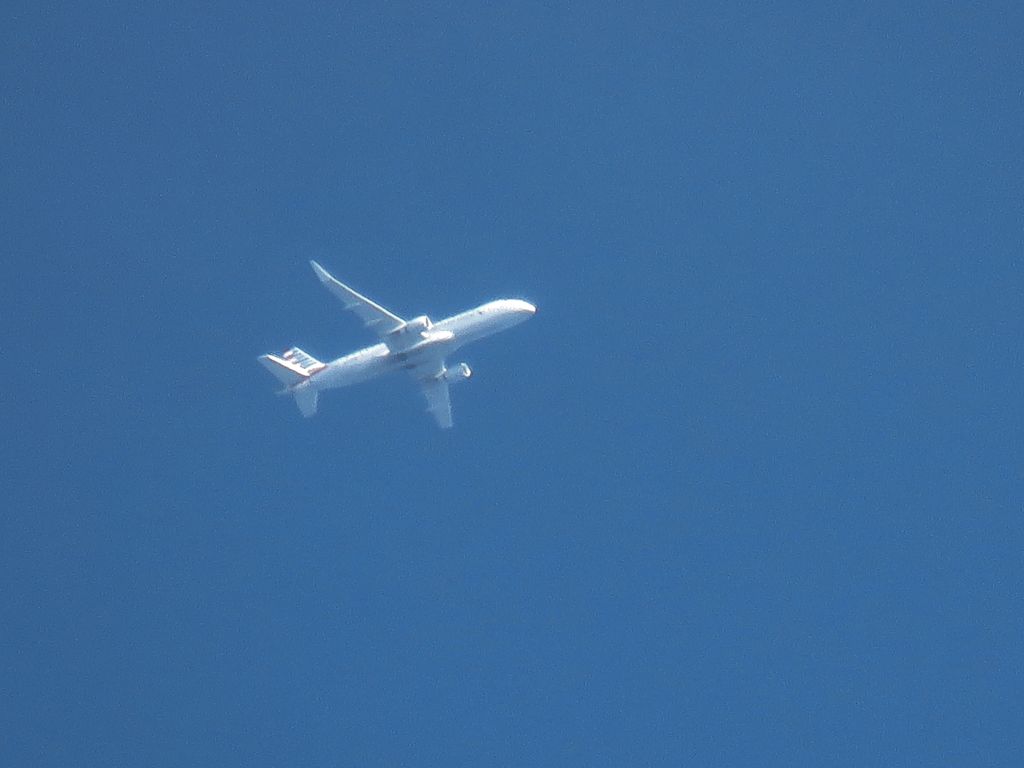 Embraer 175 (N236NN)