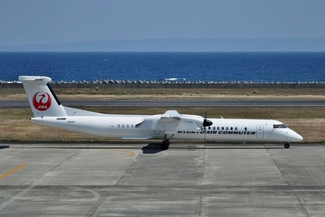 de Havilland Dash 8-400 (JA82RC) - Taxing at ASJ (Amami-oshima Japan) 2017/04/03