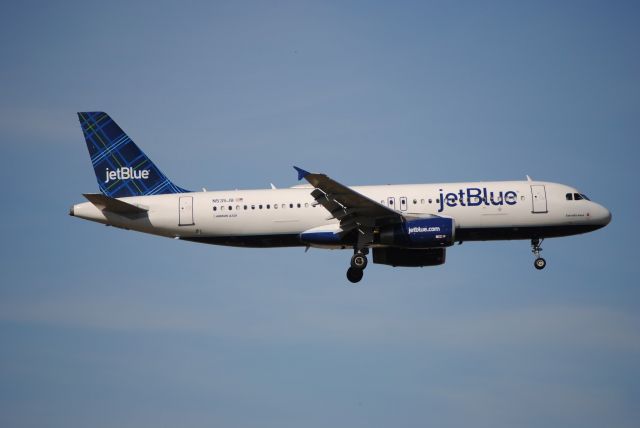 Airbus A320 (N535JB) - A jetBlue A320 (N535JB) On Short Final Over RW04R at EWR on its flight out of MCO 