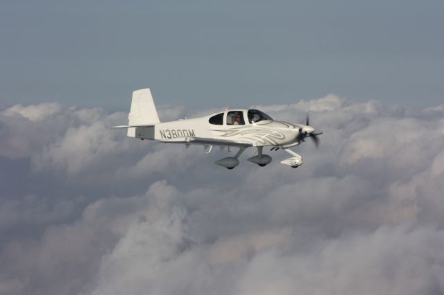 Vans RV-10 (N380DM)