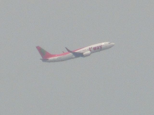 Boeing 737-700 (HL8021) - 対岸から。