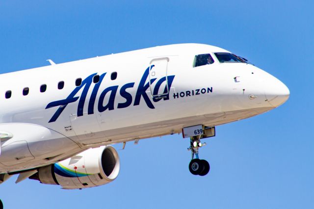 Embraer 175 (N639QX)