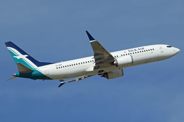 Boeing 737-700 (9V-MBE)