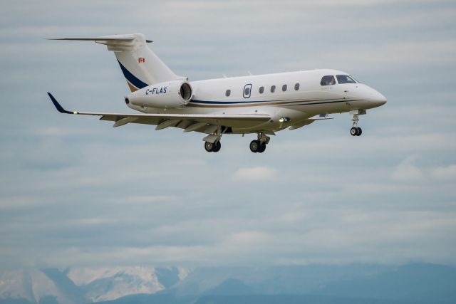 Embraer Legacy 450 (C-FLAS)