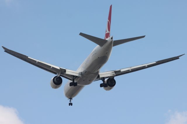 BOEING 777-300ER (TC-JJI)