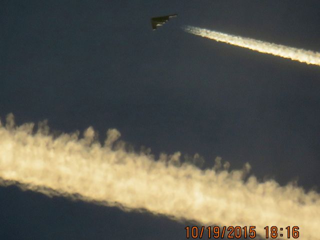 Northrop Spirit (93-1088) - Three B-2s over the Southeastern Corner of Kansas. Two of them was some what close together but to far apart for a picture the 3rd was playing catch up.