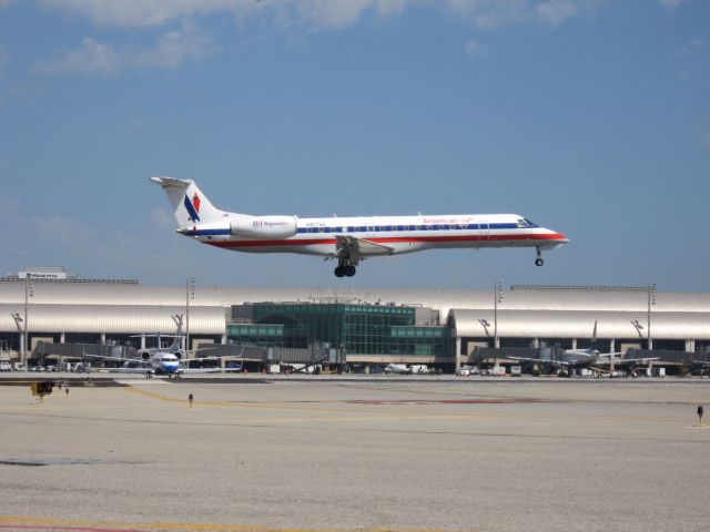 Embraer ERJ-135 (N817AE) - Landing on RWY 19R