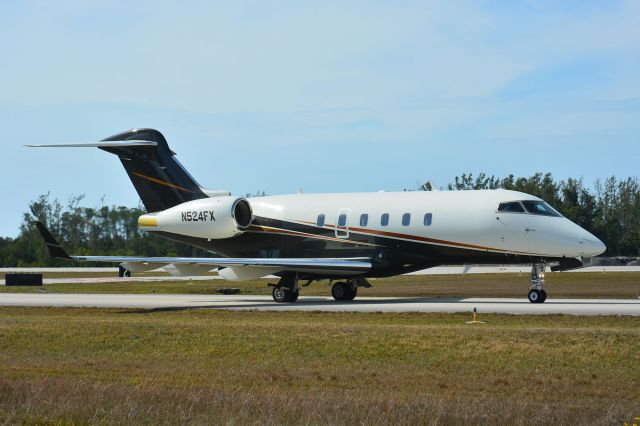 Bombardier Challenger 300 (N524FX)
