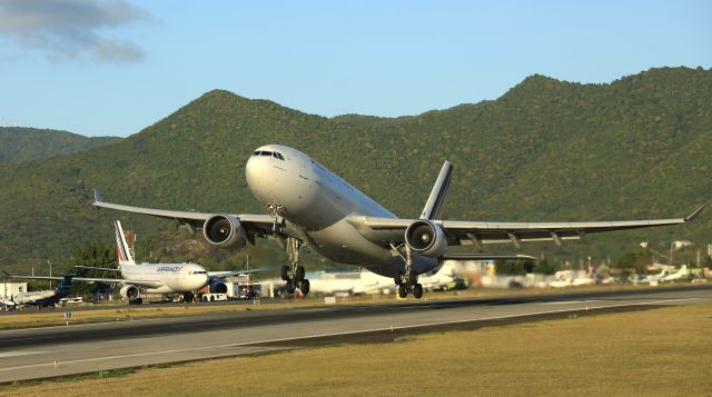 Airbus A330-200 (F-GZCO)