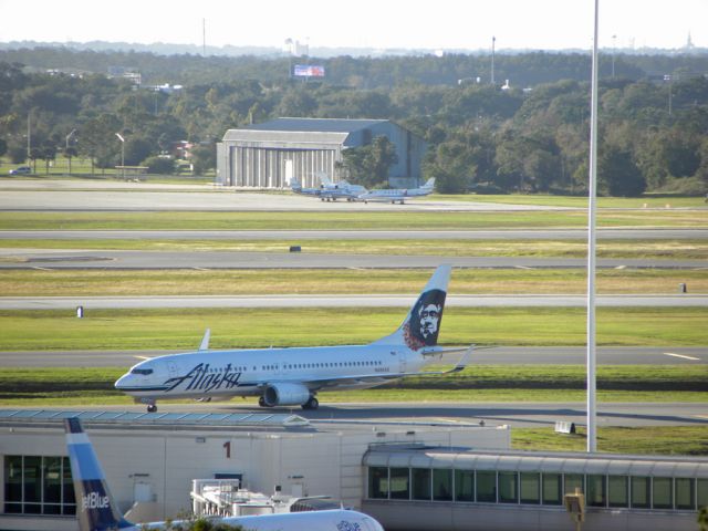 Boeing 737-800 (N586AS)