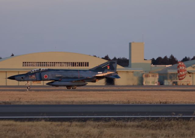 McDonnell Douglas F-4 Phantom 2 (57-6913) - The always stunning RF-4EJ returning to Hyakuri during golden hour. (please view in "Full" for highest image quality)