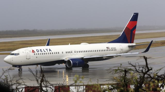 Boeing 737-800 (N3760C)
