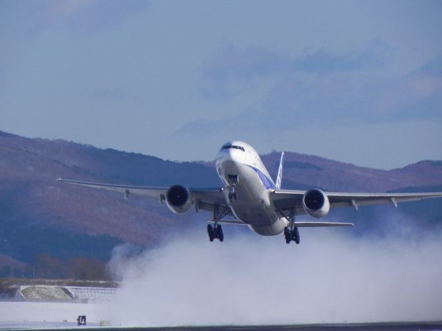 Boeing 777-200 (JA8198)