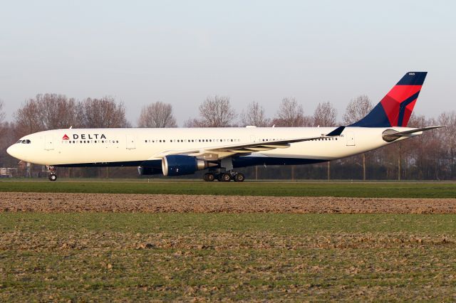 Airbus A330-300 (N825NW)