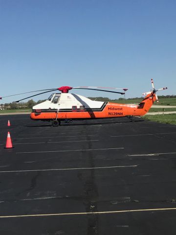 Sikorsky S-58T (N129NH) - On the ramp KPNE. 