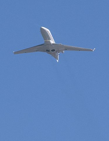 Embraer Phenom 300 (N331QS)