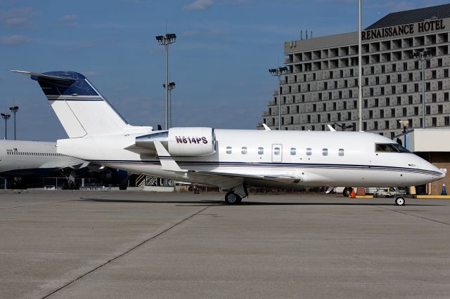 Canadair Challenger (N814PS)