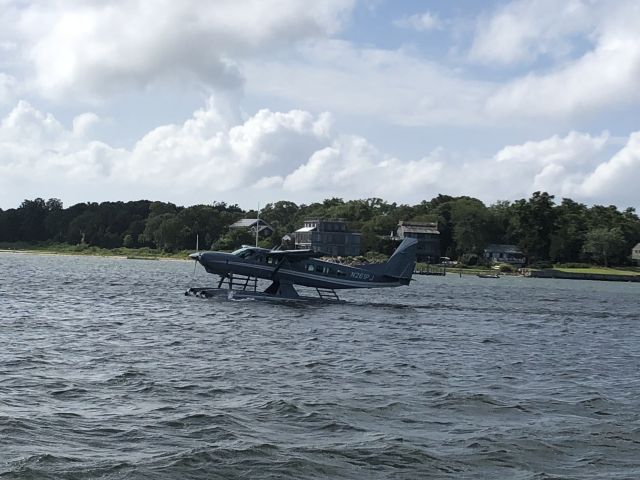 Cessna Caravan (N261PJ) - This brand spank’n new Caravan landed next to me in Sag Harbor NY today!