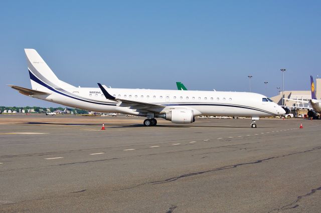 Embraer ERJ-190 (N889ML) - Proudly posing with the heavies over at the IAB watching !