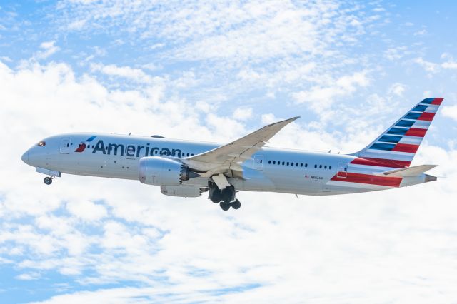 Boeing 787-8 (N802AN) - An American Airlines 787-8 taking off from PHX on 2/11/23 during the Super Bowl rush. Taken with a Canon R7 and Canon EF 100-400 II L lens.