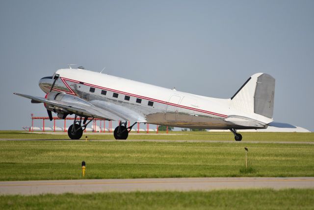 Douglas DC-3 (N472AF) - 05-17-23