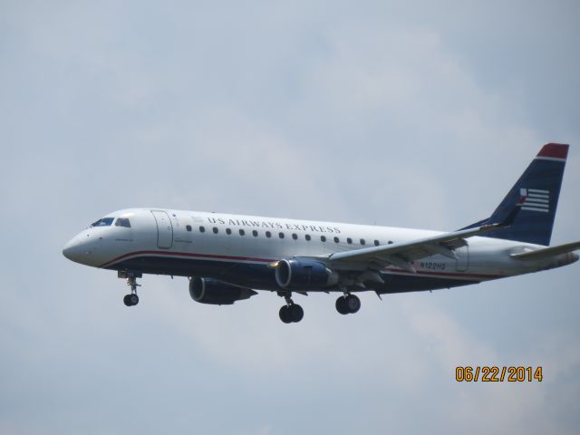 Embraer 170/175 (N122HQ)