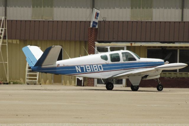 Beechcraft 35 Bonanza (N7918D)