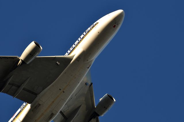 Airbus A380-800 (9V-SKK) - Singapore Airlines flight SQ228 from Melbourne to Singapores Changi Airport. 15/05/2012