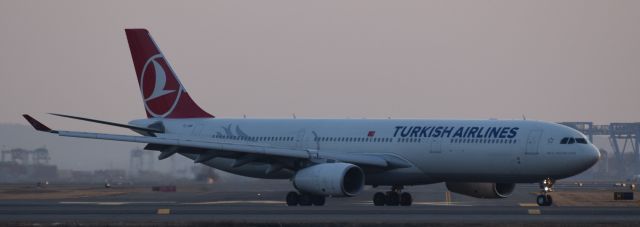 Airbus A330-300 (TC-JNR)